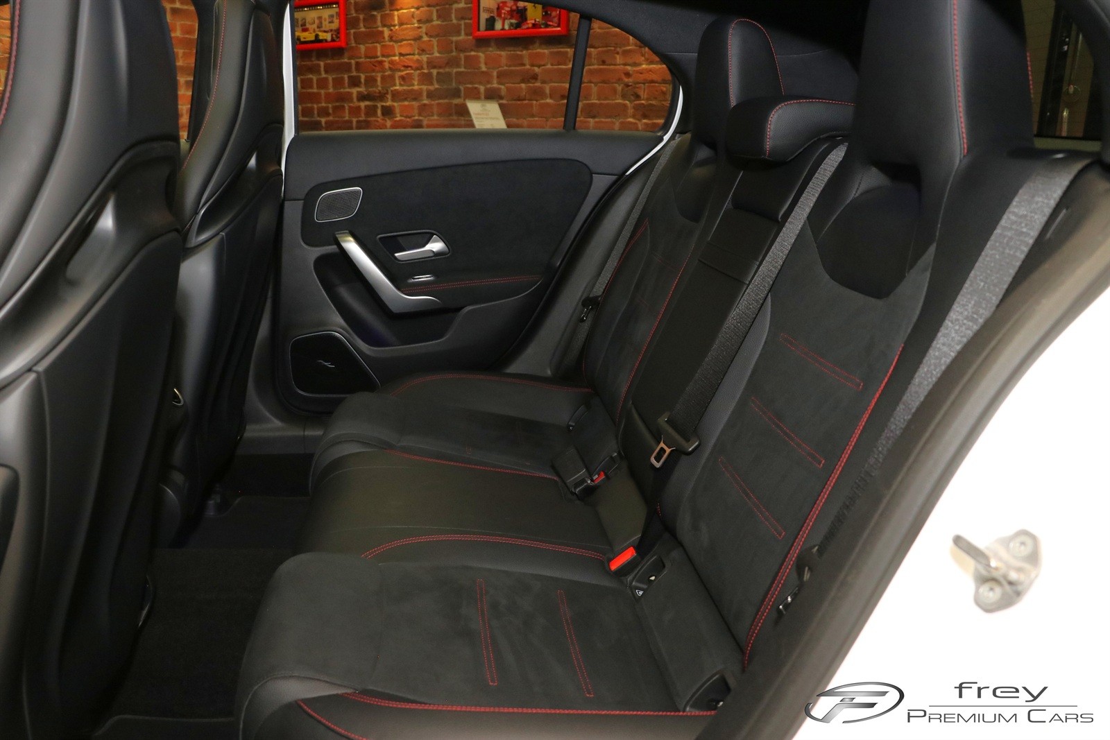 MERCEDES-BENZ A 45 S AMG 4Matic+ Speedshift-image-28
