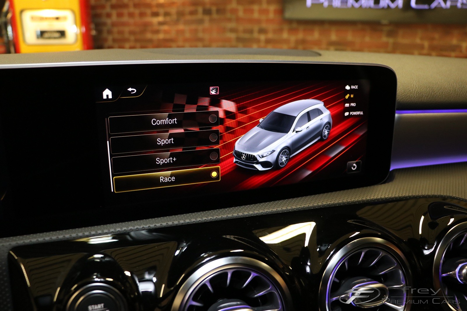 MERCEDES-BENZ A 45 S AMG 4Matic+ Speedshift-image-25