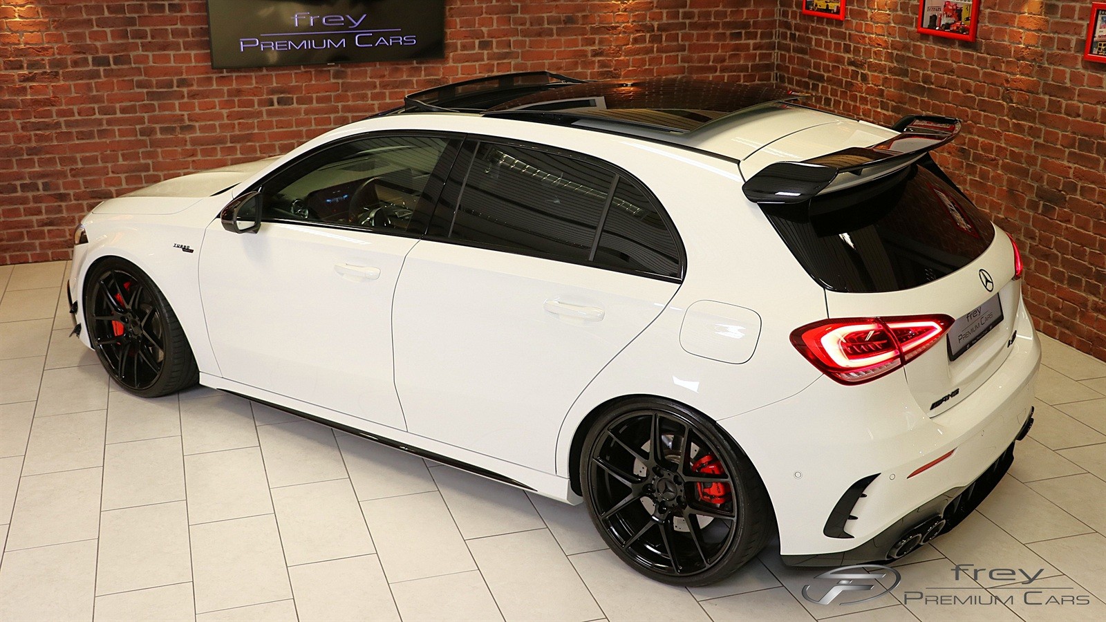 MERCEDES-BENZ A 45 S AMG 4Matic+ Speedshift-image-10