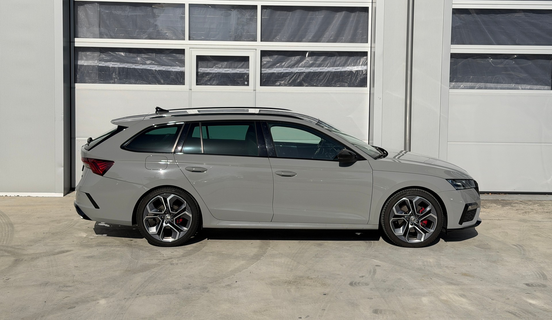 SKODA Octavia Combi 2.0 TDI DSG RS 4x4-image-1