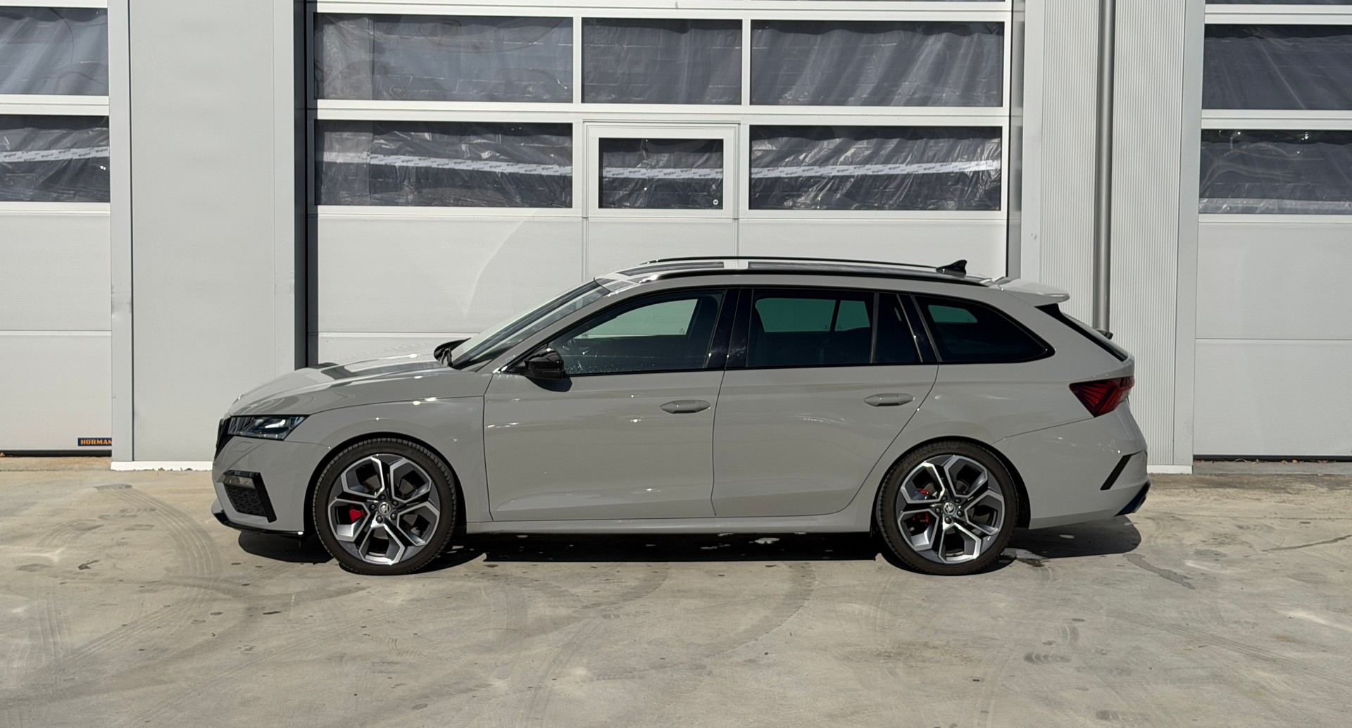 SKODA Octavia Combi 2.0 TDI DSG RS 4x4-image-2