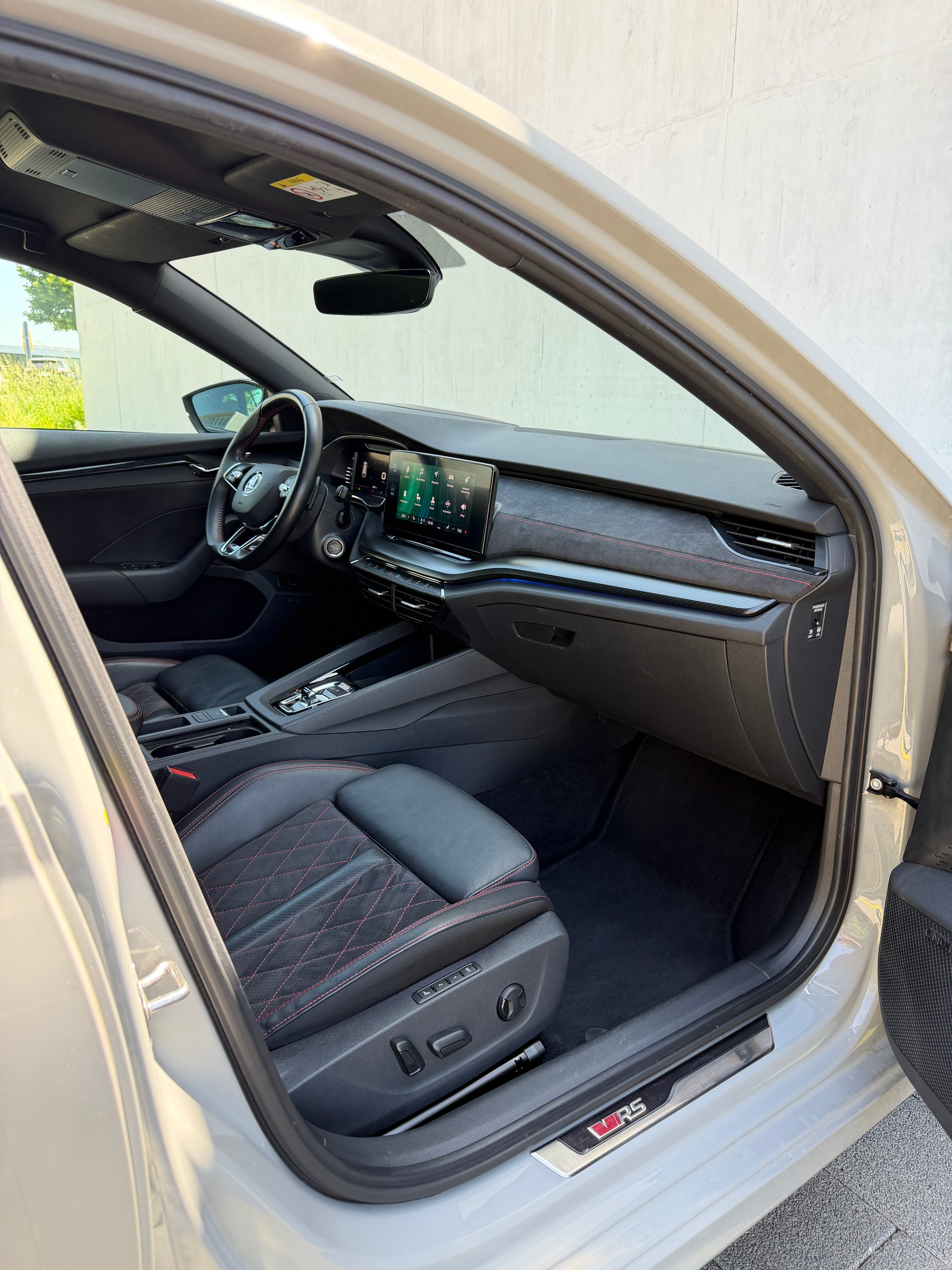 SKODA Octavia Combi 2.0 TDI DSG RS 4x4-image-11