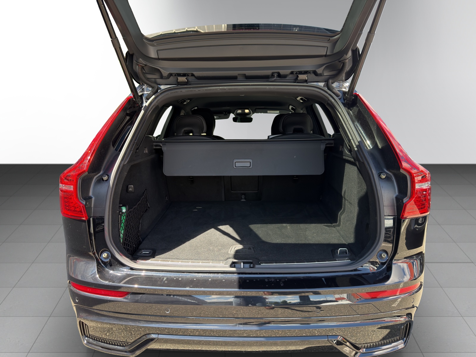 VOLVO XC60 B5 B AWD Plus Dark-image-6