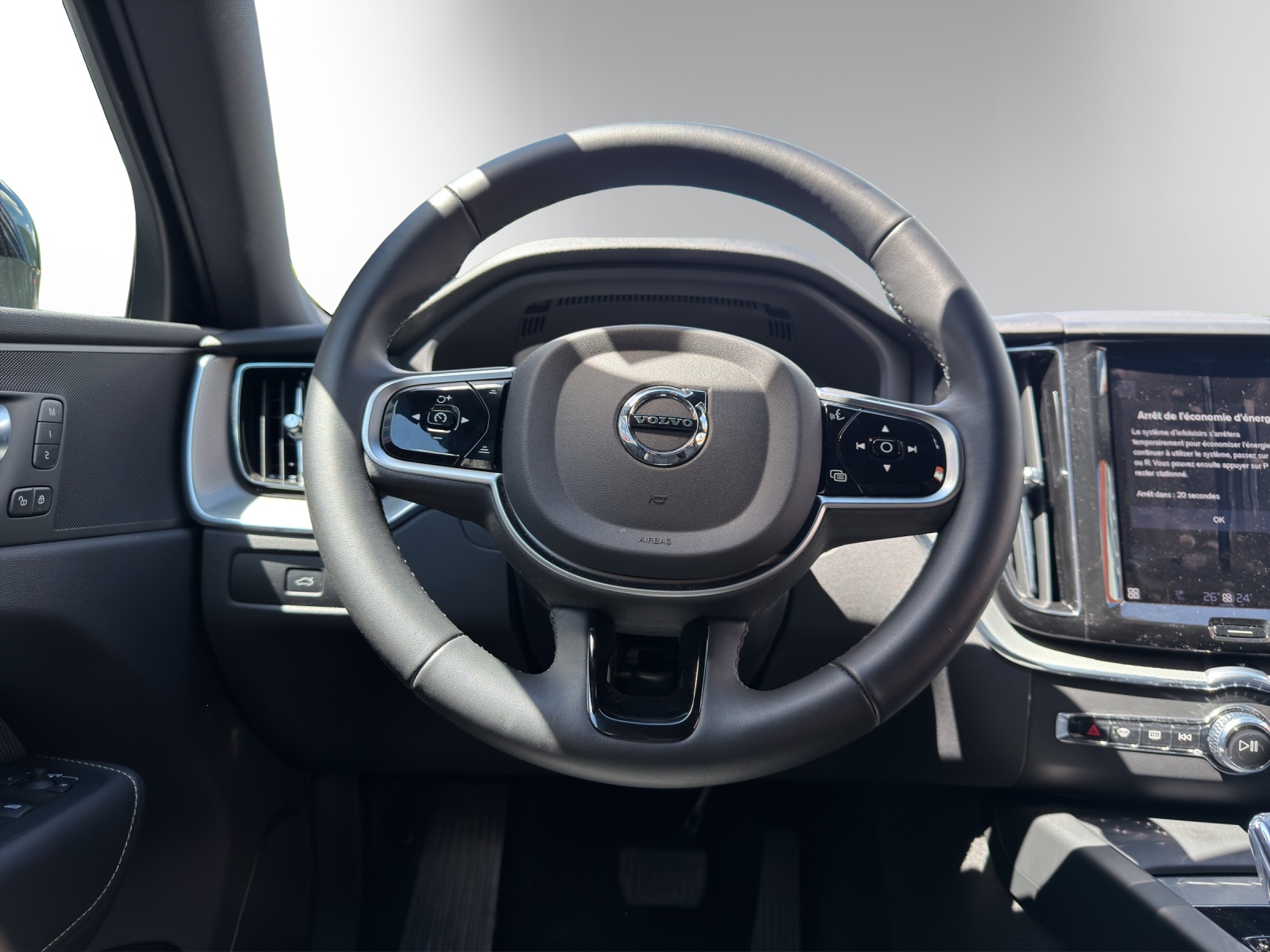 VOLVO XC60 B5 B AWD Plus Dark-image-9