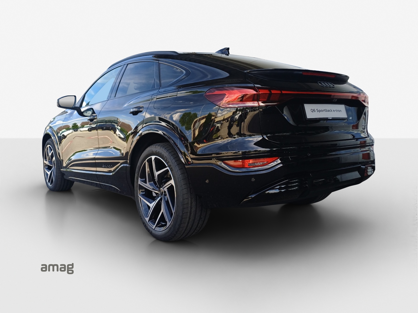 AUDI Q6 Sportback e-tron quattro-showroom-element-2