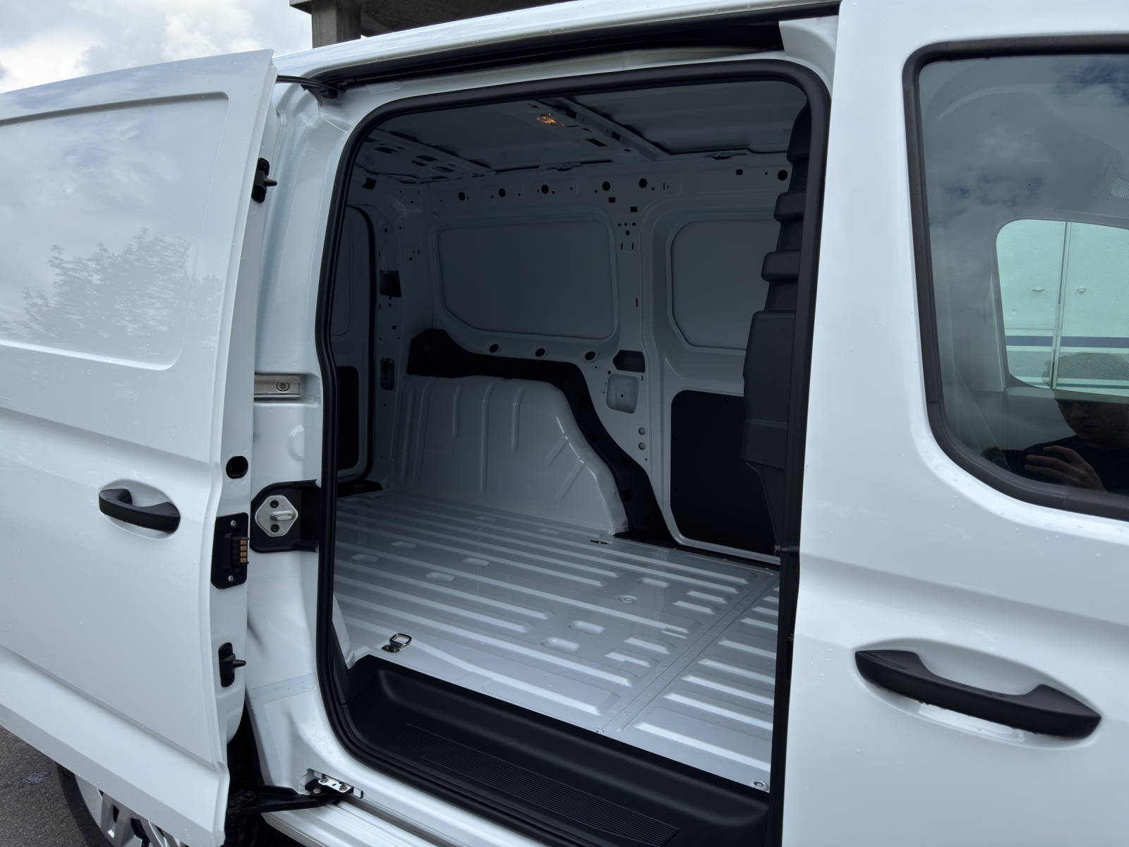 FORD Grand Transit Connect Kaw. 1.5 PHEV Trend-image-13