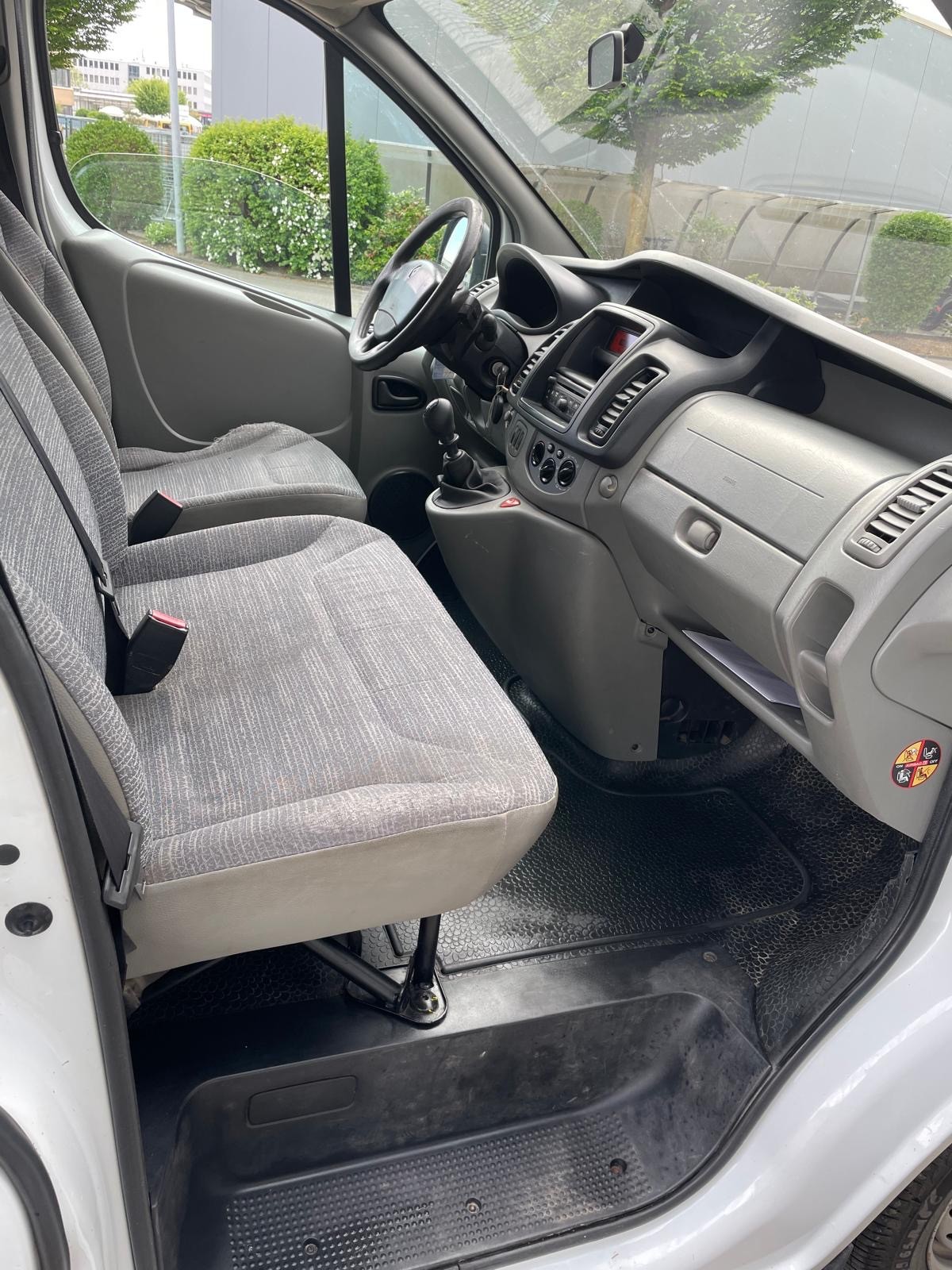 RENAULT Trafic 2.0 dCi 115 2.9t L1H1-image-7