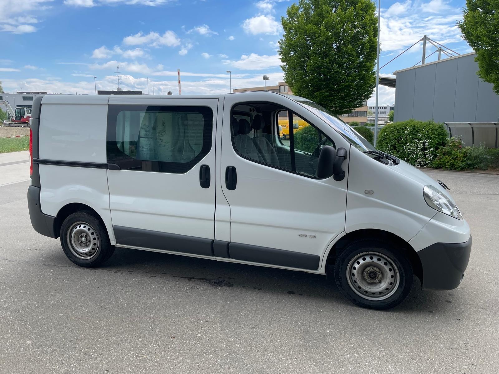 RENAULT Trafic 2.0 dCi 115 2.9t L1H1-image-2
