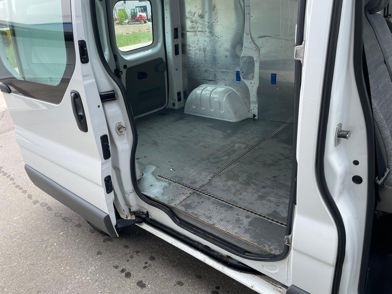 RENAULT Trafic 2.0 dCi 115 2.9t L1H1-image-5