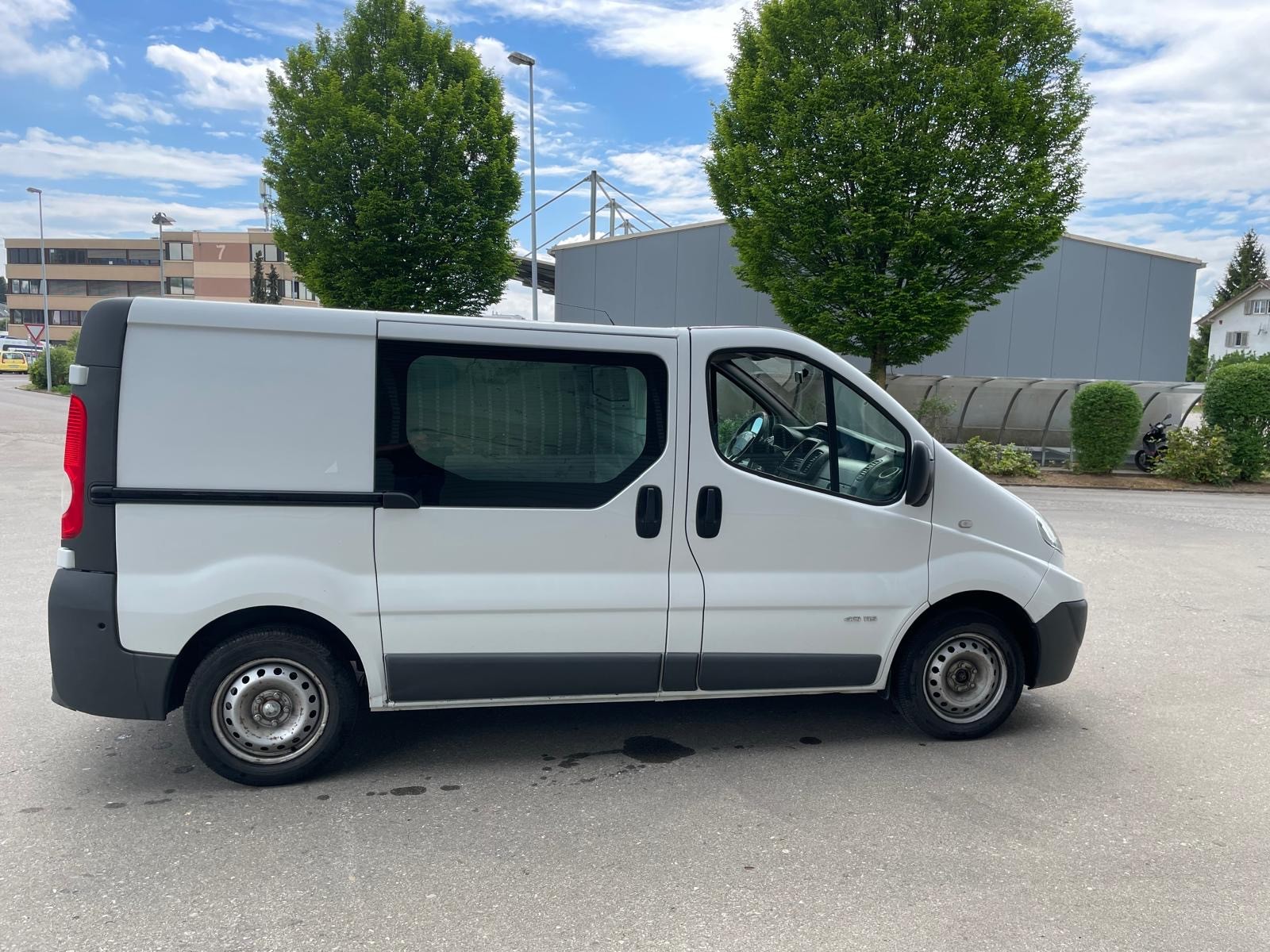 RENAULT Trafic 2.0 dCi 115 2.9t L1H1-image-1