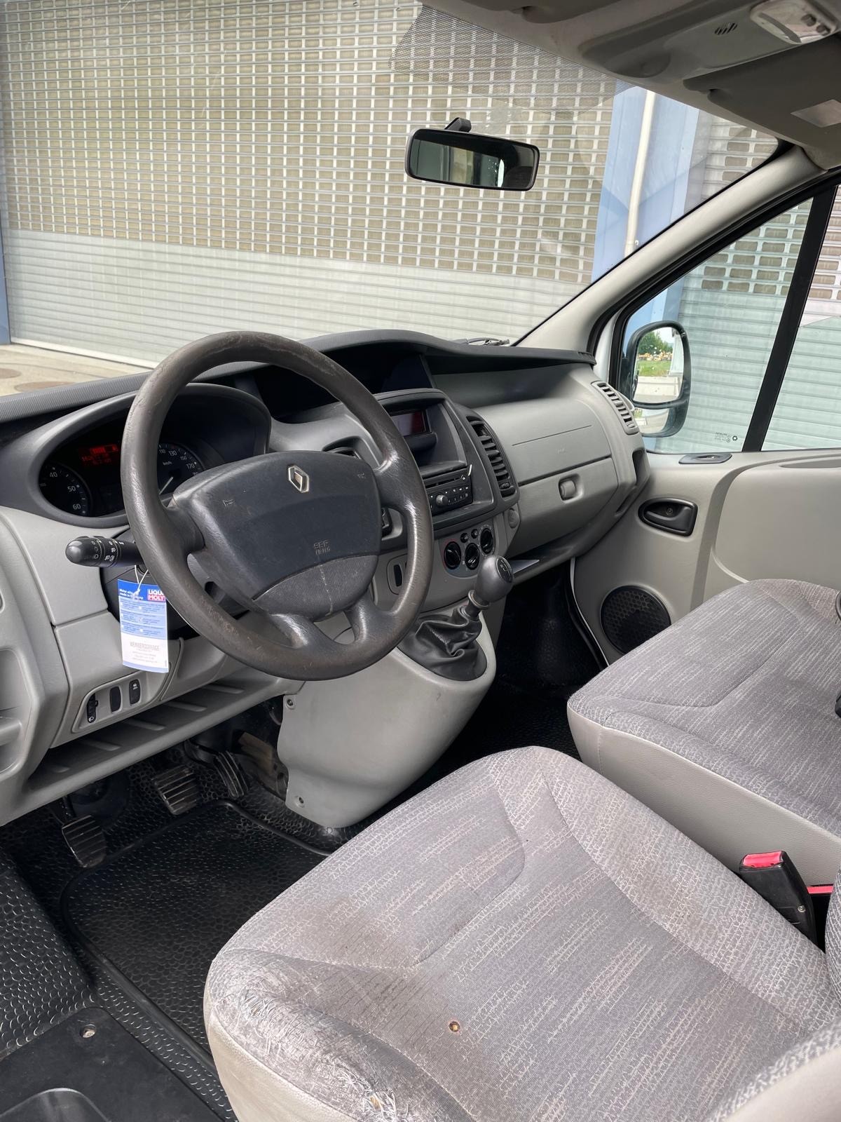 RENAULT Trafic 2.0 dCi 115 2.9t L1H1-image-8