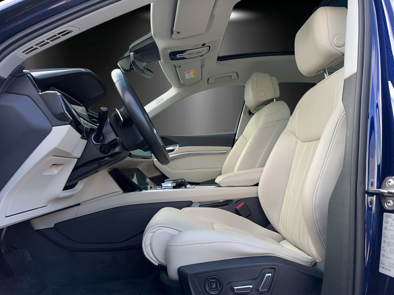 AUDI e-tron 55 Sportback S Line quattro-image-10