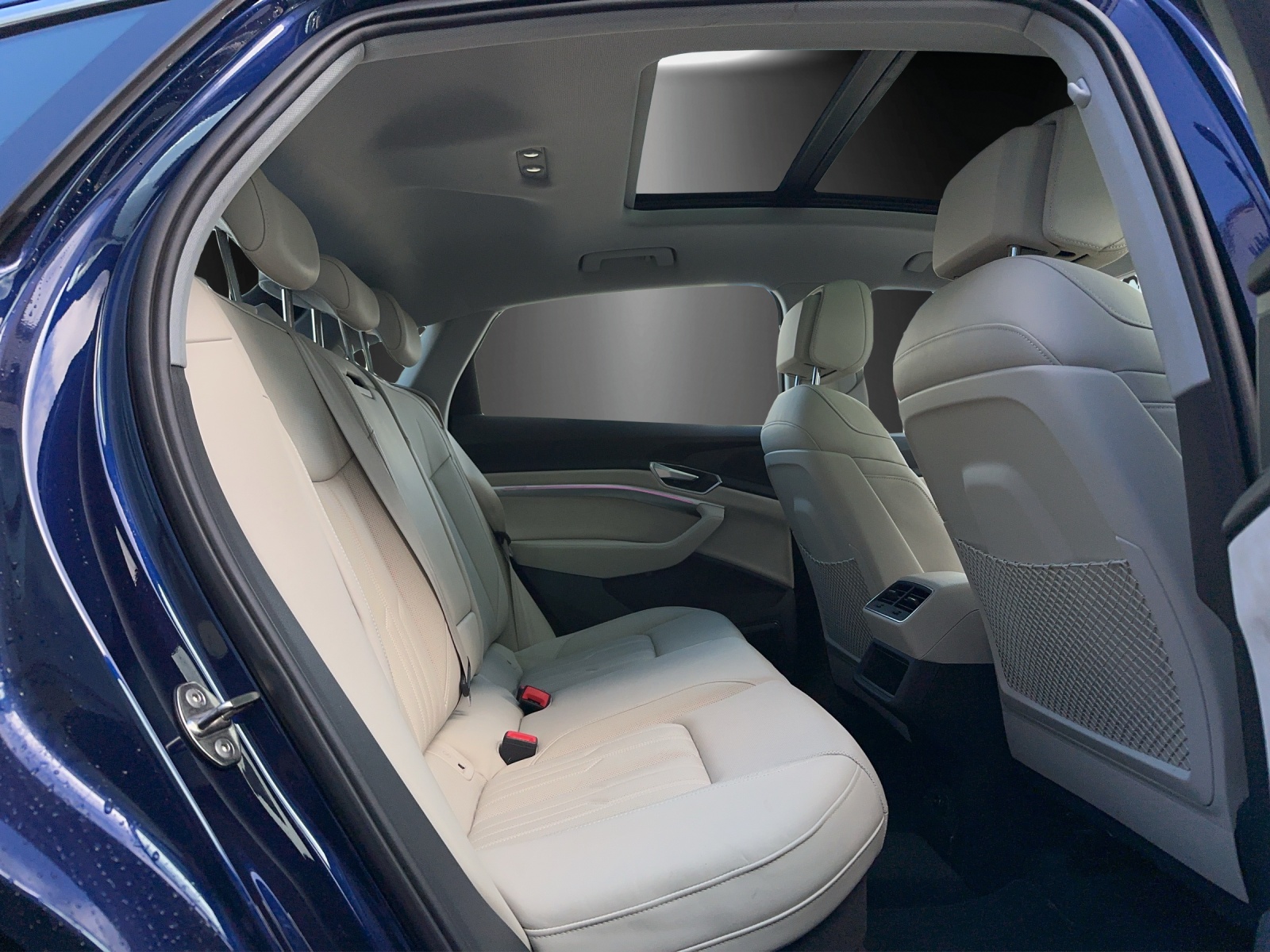 AUDI e-tron 55 Sportback S Line quattro-image-8