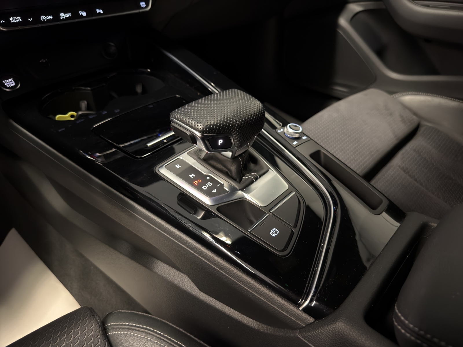 AUDI A4 Avant 40 g-tron S line S-tronic-image-9