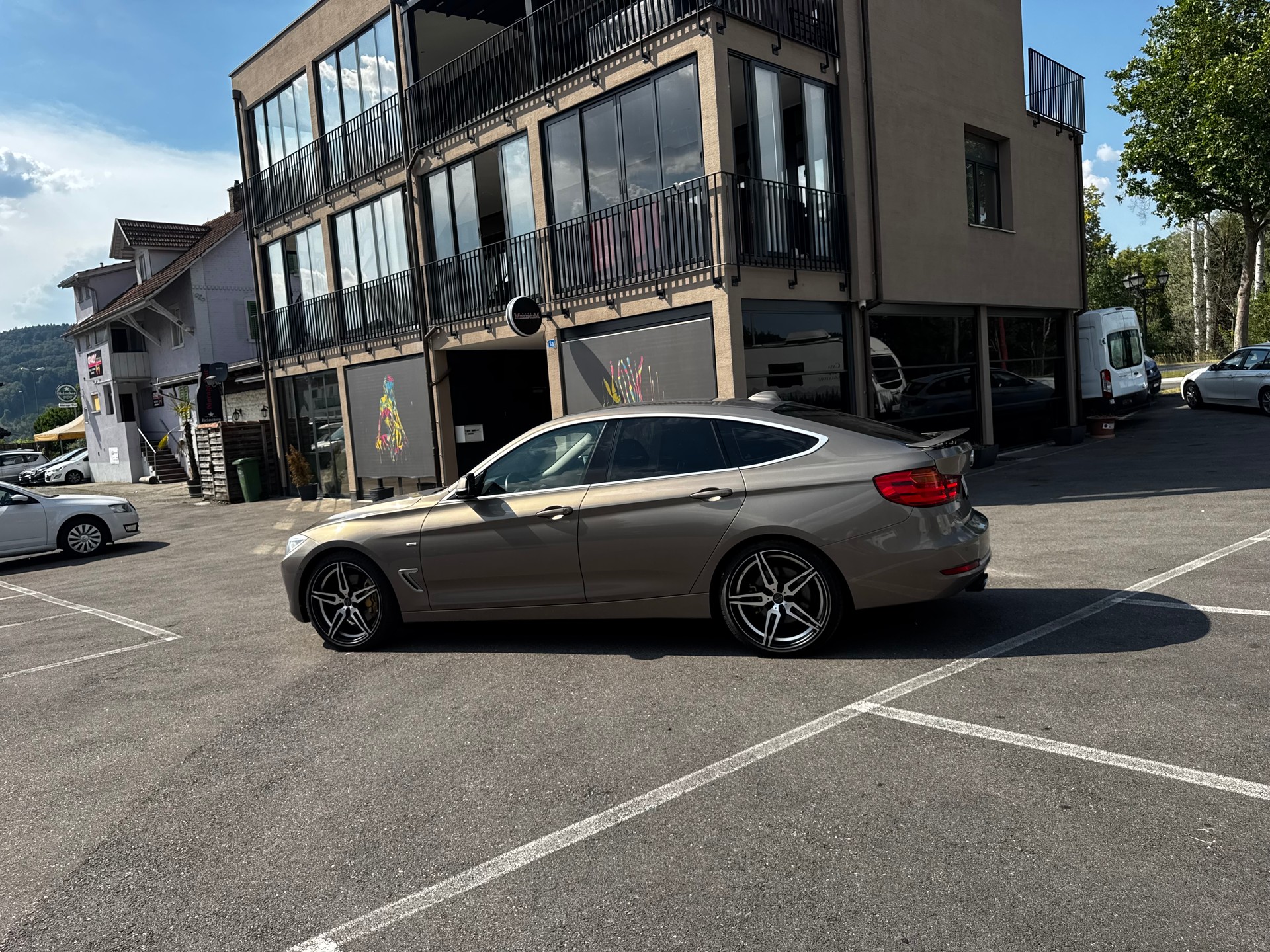 BMW 335i GT Sport Line Steptronic M-SPORT-image-4