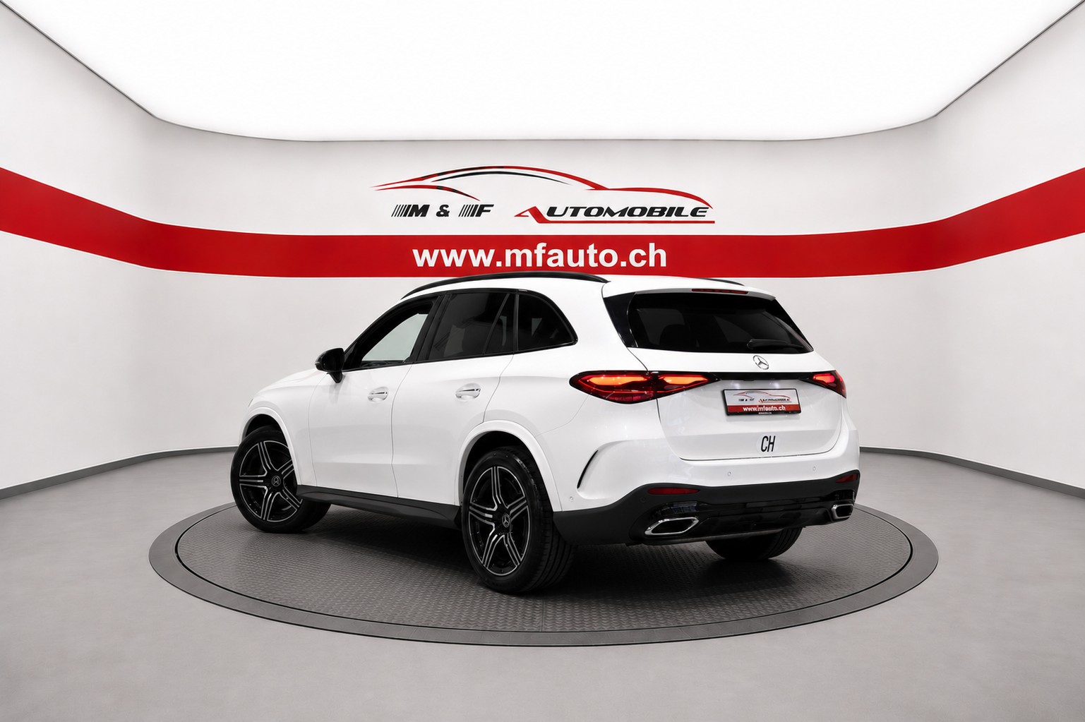 MERCEDES-BENZ GLC 300 AMG Line 4matic CH FAHRZEUG-image-3