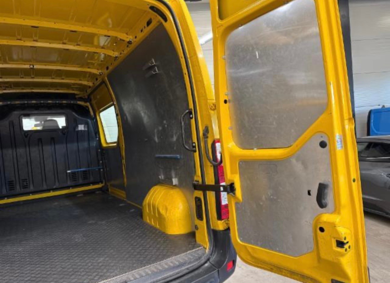 RENAULT Master T35 2.3dCi 135 L3H2-image-12