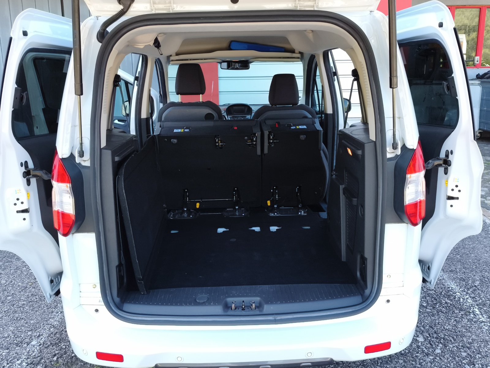FORD TOURNEO COURIERier 1.0 EcoB 100 Sport-image-15