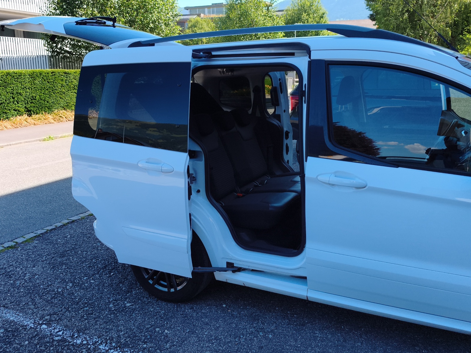 FORD TOURNEO COURIERier 1.0 EcoB 100 Sport-image-16