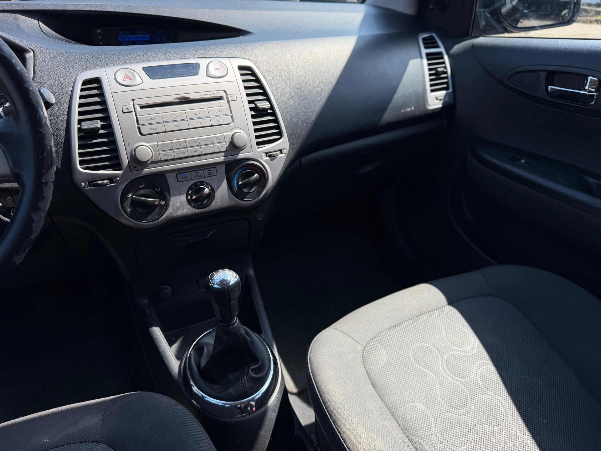 HYUNDAI i20 1.2 Comfort-image-6