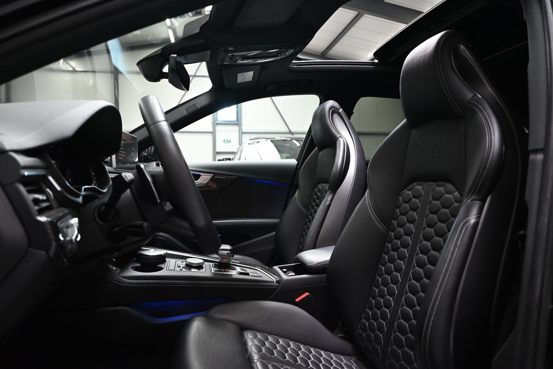 AUDI RS4 Avant 2.9 TFSI quattro tiptronic-image-19