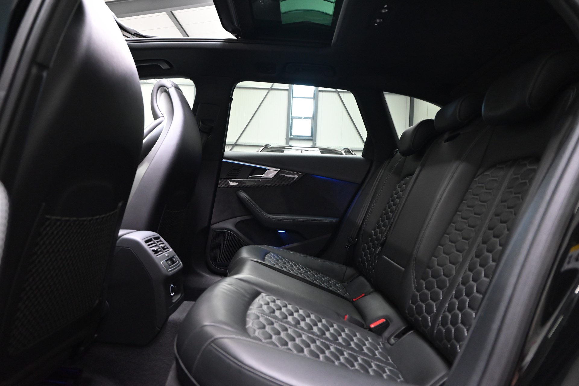 AUDI RS4 Avant 2.9 TFSI quattro tiptronic-image-22