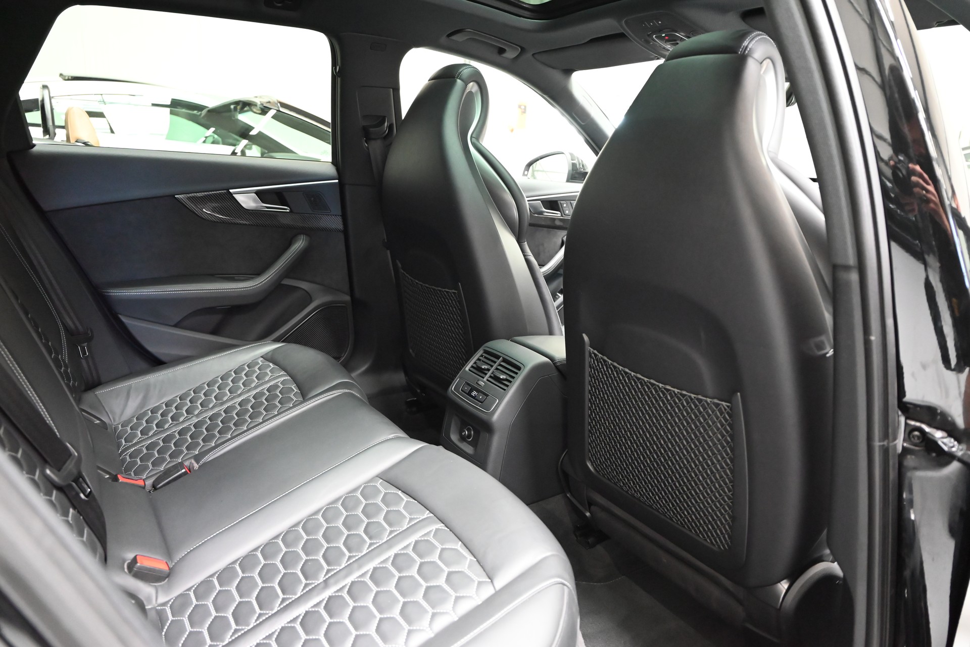 AUDI RS4 Avant 2.9 TFSI quattro tiptronic-image-25