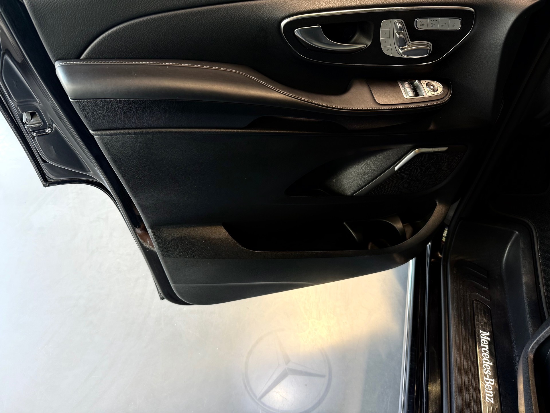 MERCEDES-BENZ V 300 d lang Exclusive 4Matic 9G-Tronic-image-17