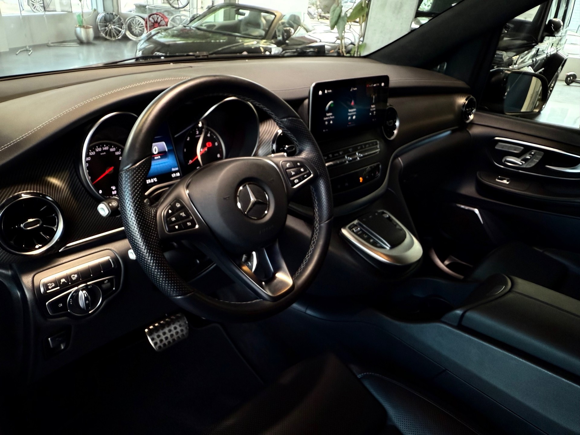 MERCEDES-BENZ V 300 d lang Exclusive 4Matic 9G-Tronic-image-19