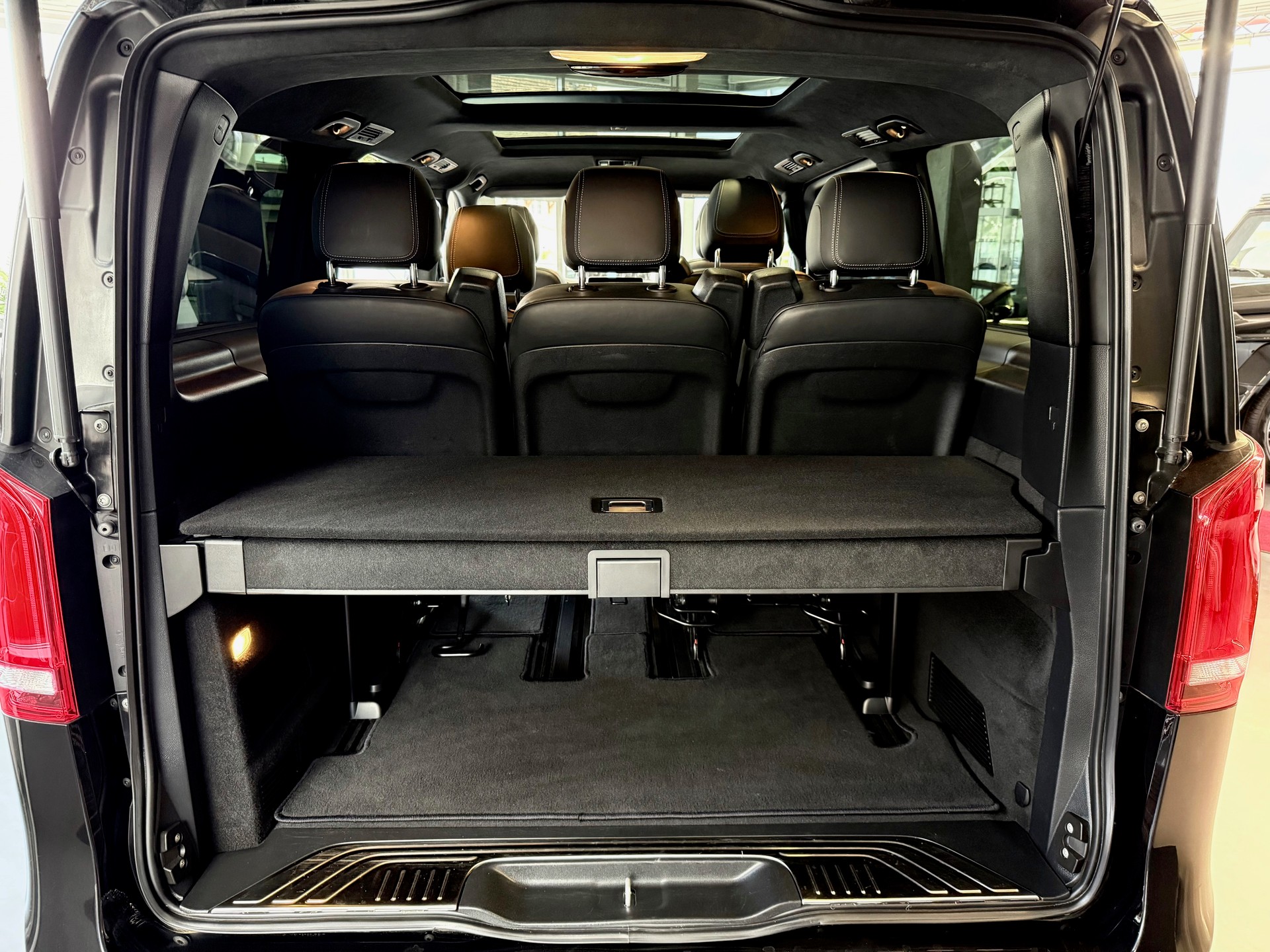 MERCEDES-BENZ V 300 d lang Exclusive 4Matic 9G-Tronic-image-10