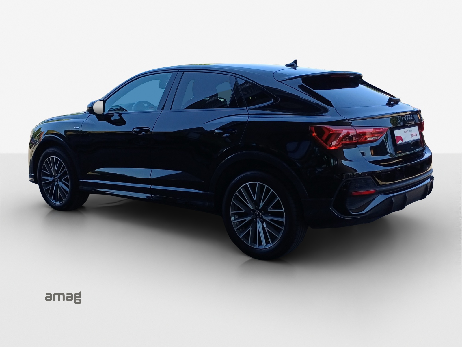AUDI Q3 Sportback 40 TFSI S line quattro S-tronic-image-2
