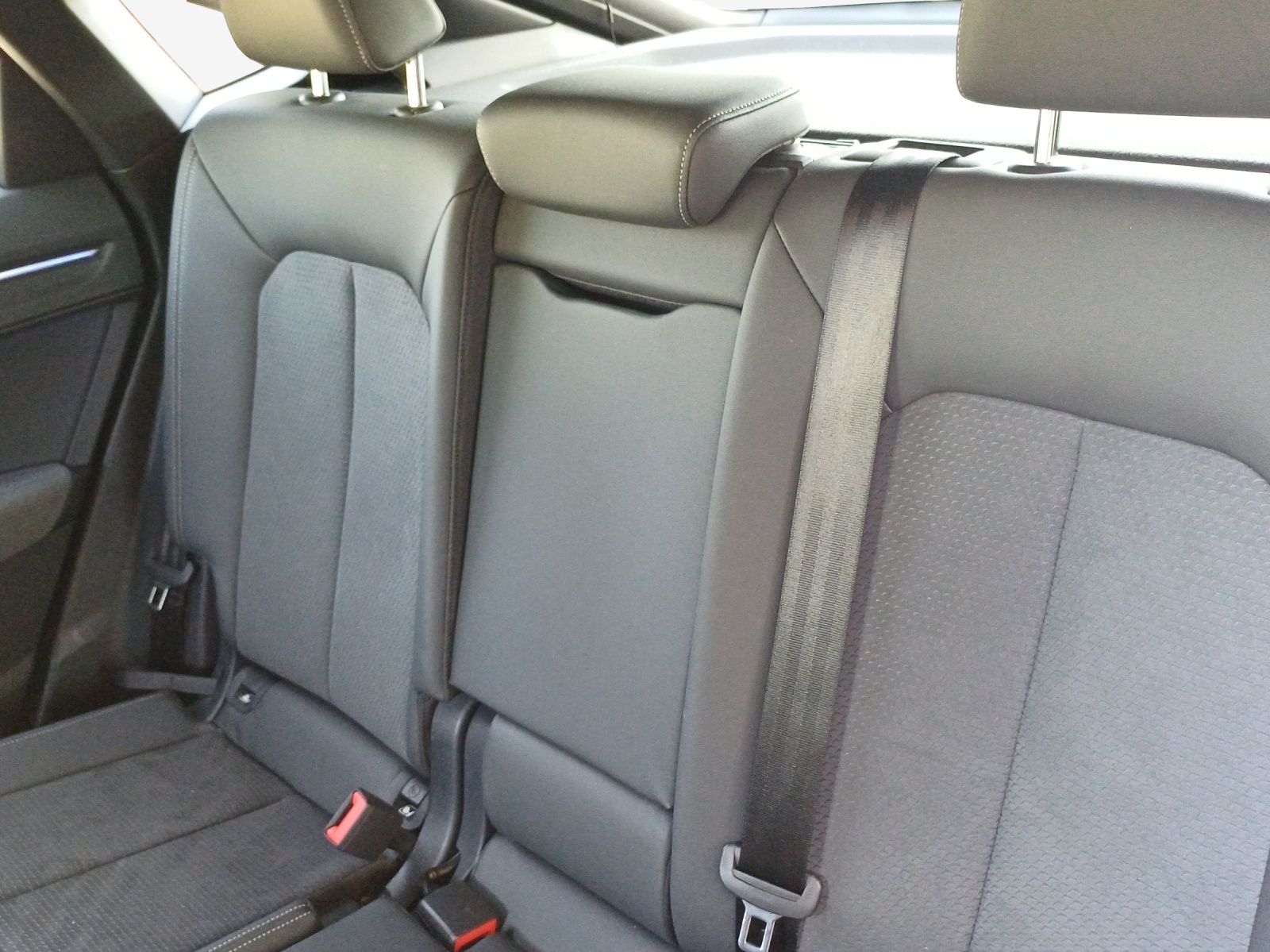 AUDI Q3 Sportback 40 TFSI S line quattro S-tronic-image-11