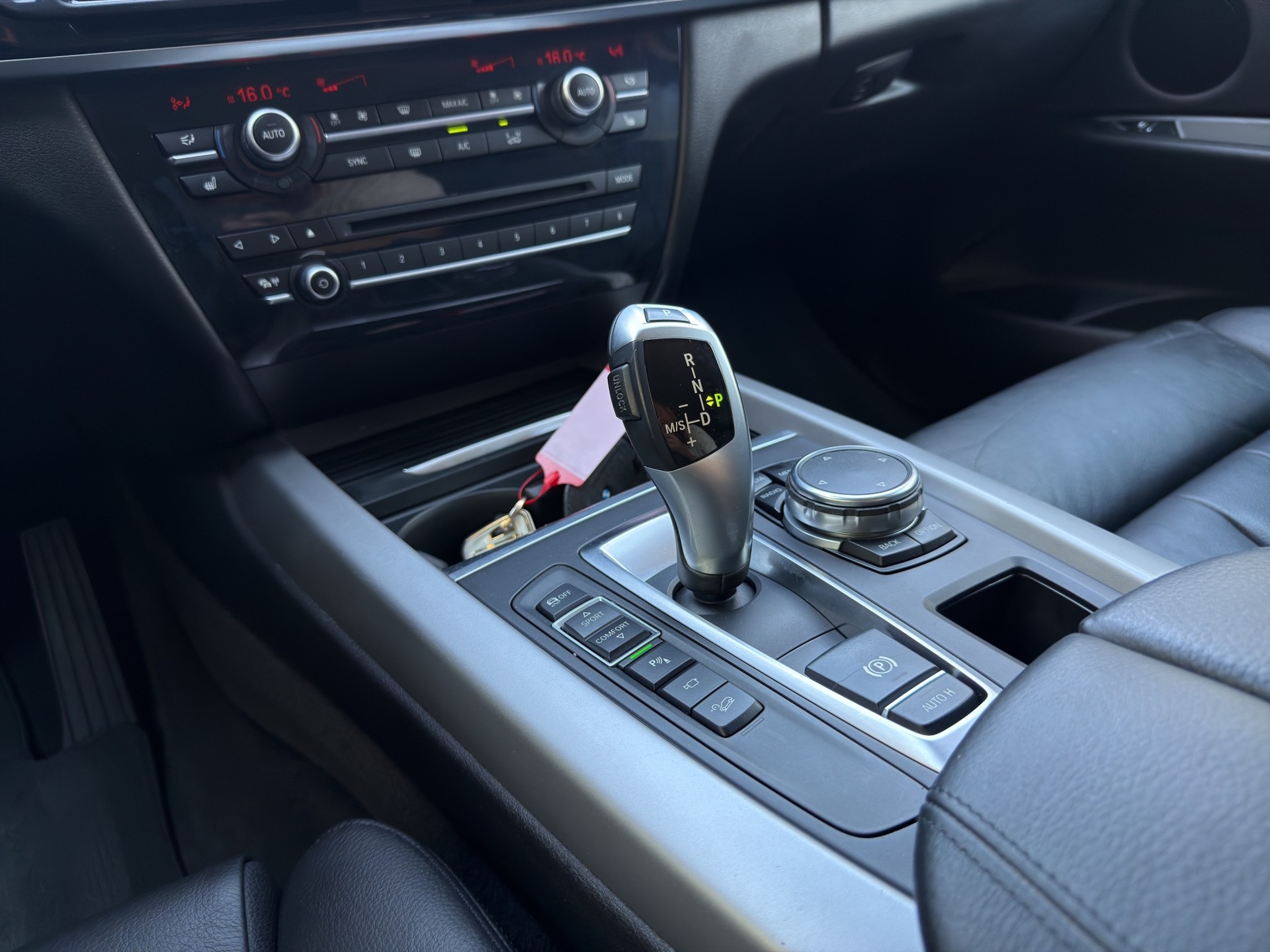 BMW X5 xDrive 30d Steptronic-image-16