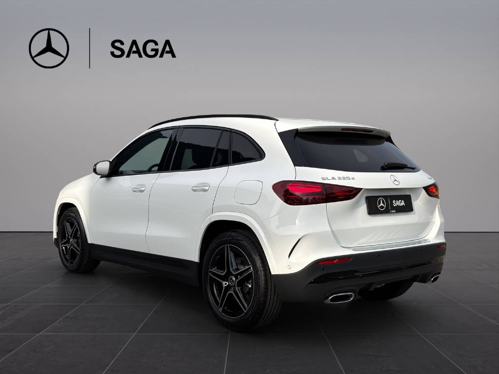 MERCEDES-BENZ GLA 220 d Swiss Star AMG Line 4matic-image-3