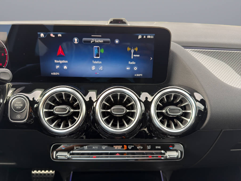 MERCEDES-BENZ GLA 220 d Swiss Star AMG Line 4matic-image-10