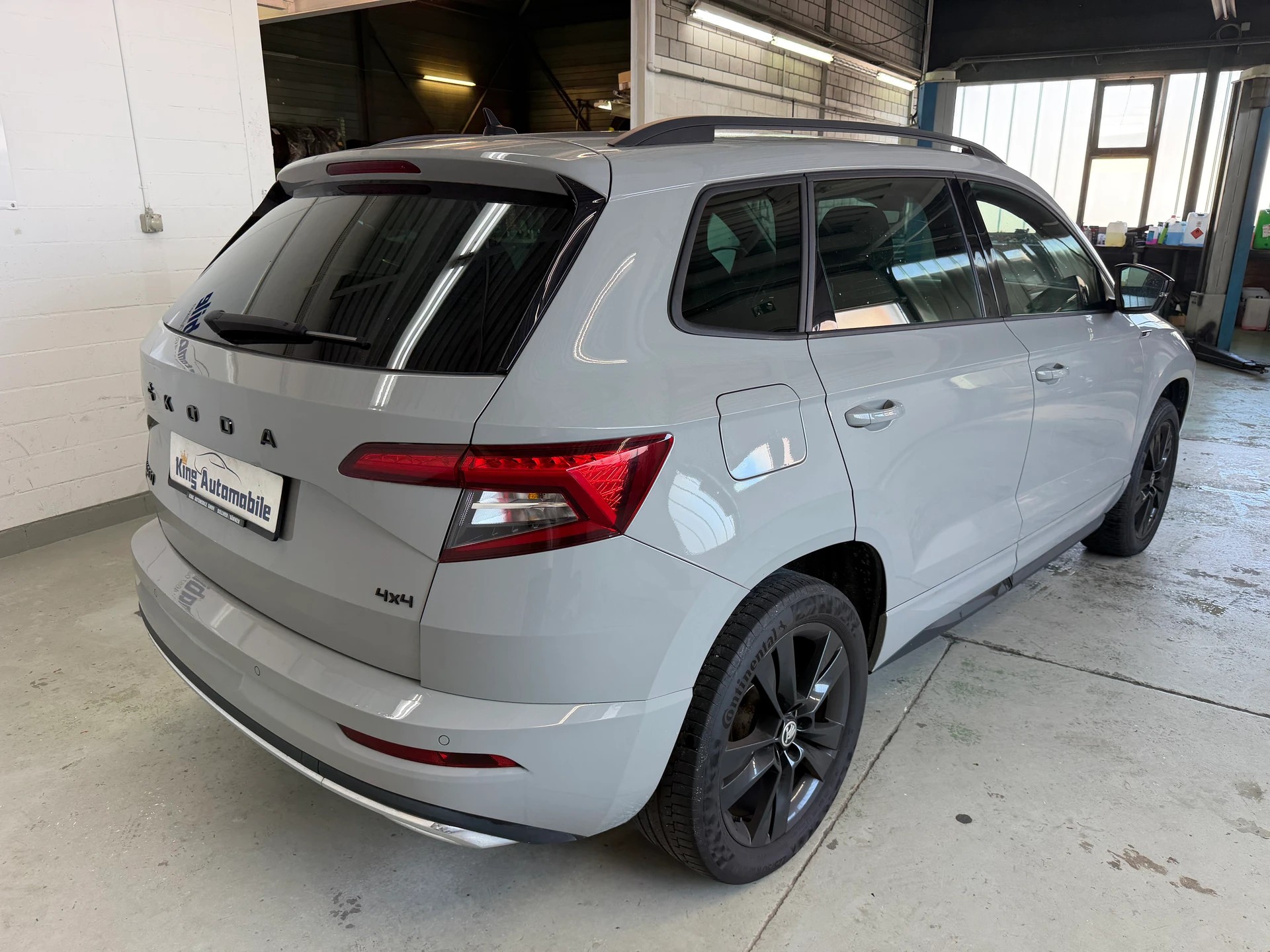 SKODA Karoq 2.0 TSI SportLine 4x4 DSG | CH-Auto | Aus 1-Hand | Frisch MFK | RF-Kamera-image-4