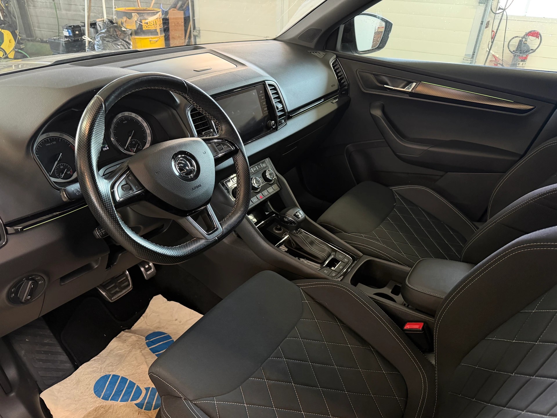 SKODA Karoq 2.0 TSI SportLine 4x4 DSG | CH-Auto | Aus 1-Hand | Frisch MFK | RF-Kamera-image-7