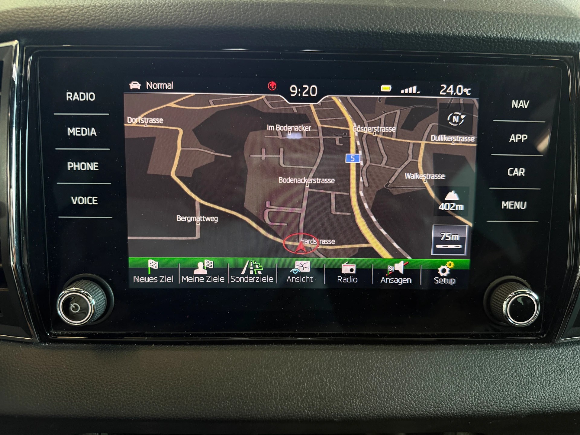 SKODA Karoq 2.0 TSI SportLine 4x4 DSG | CH-Auto | Aus 1-Hand | Frisch MFK | RF-Kamera-image-15