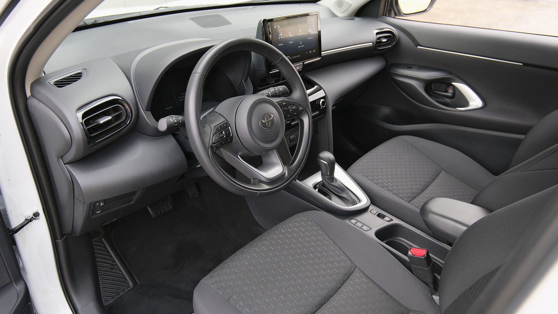 TOYOTA Yaris Cross 1.5 Trend e-CVT-image-2