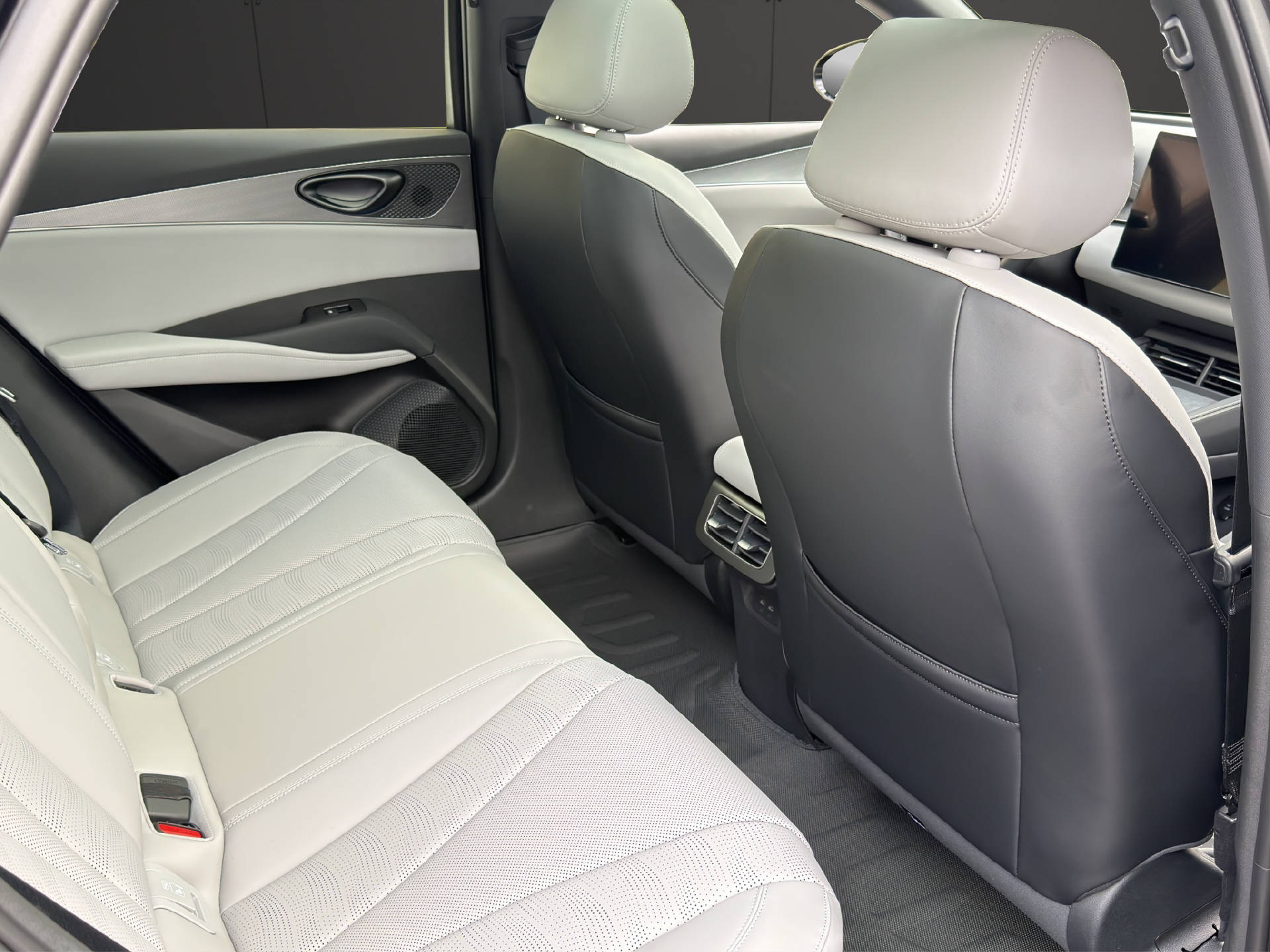 BYD Seal 6 DM-i Touring Comfort-image-10
