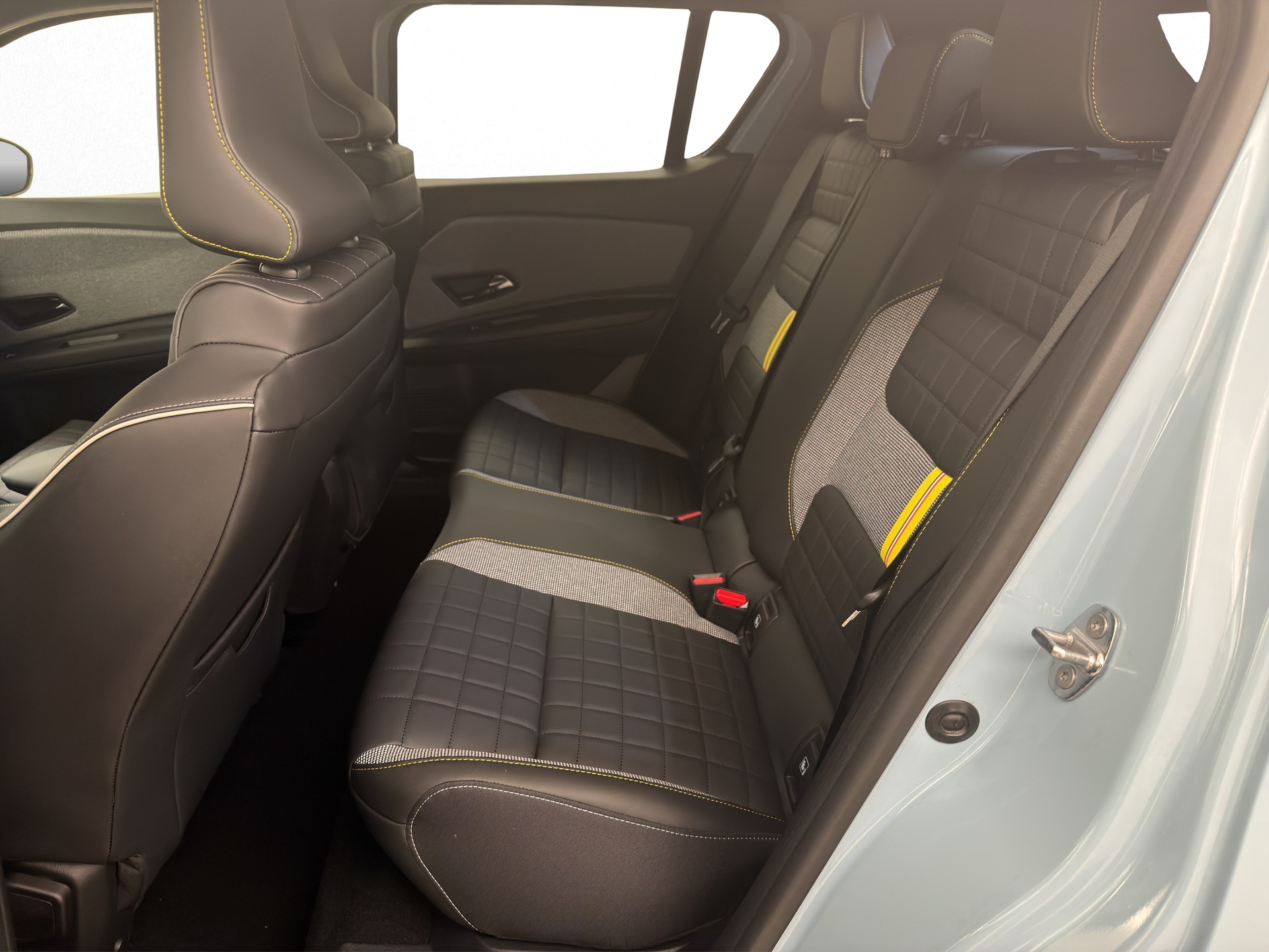 RENAULT R4 E-Tech Comfort Range plein-image-11