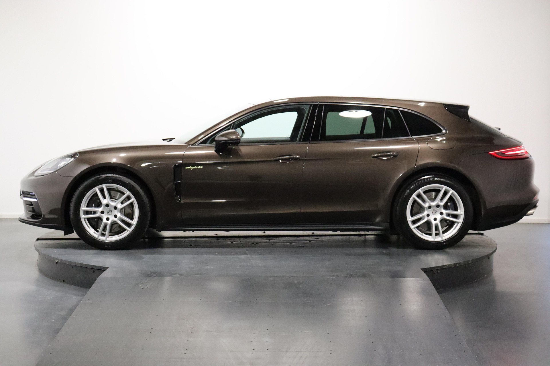 PORSCHE Panamera Sport Turismo 2.9 V6 4 E-Hybrid-image-3