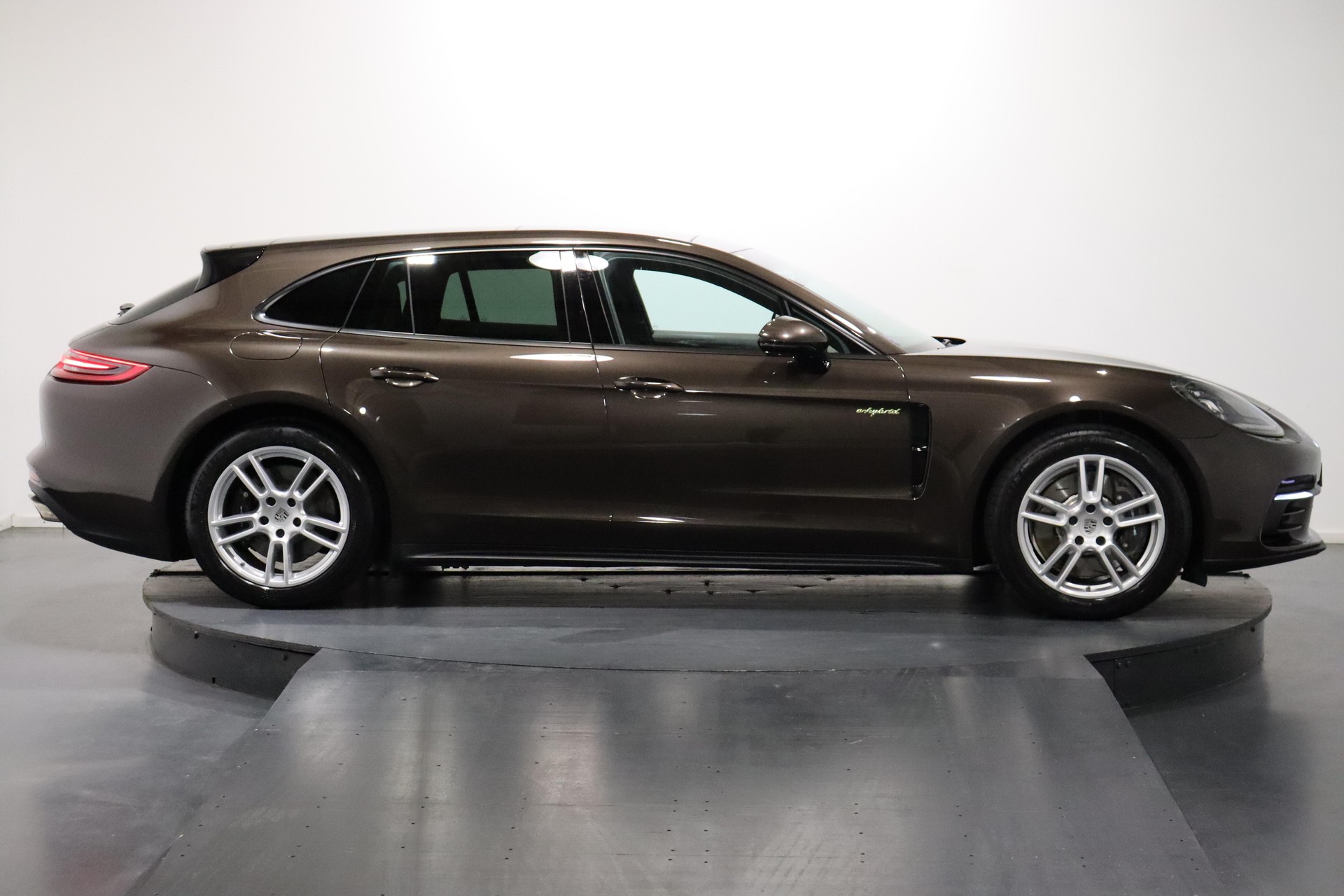 PORSCHE Panamera Sport Turismo 2.9 V6 4 E-Hybrid-image-4