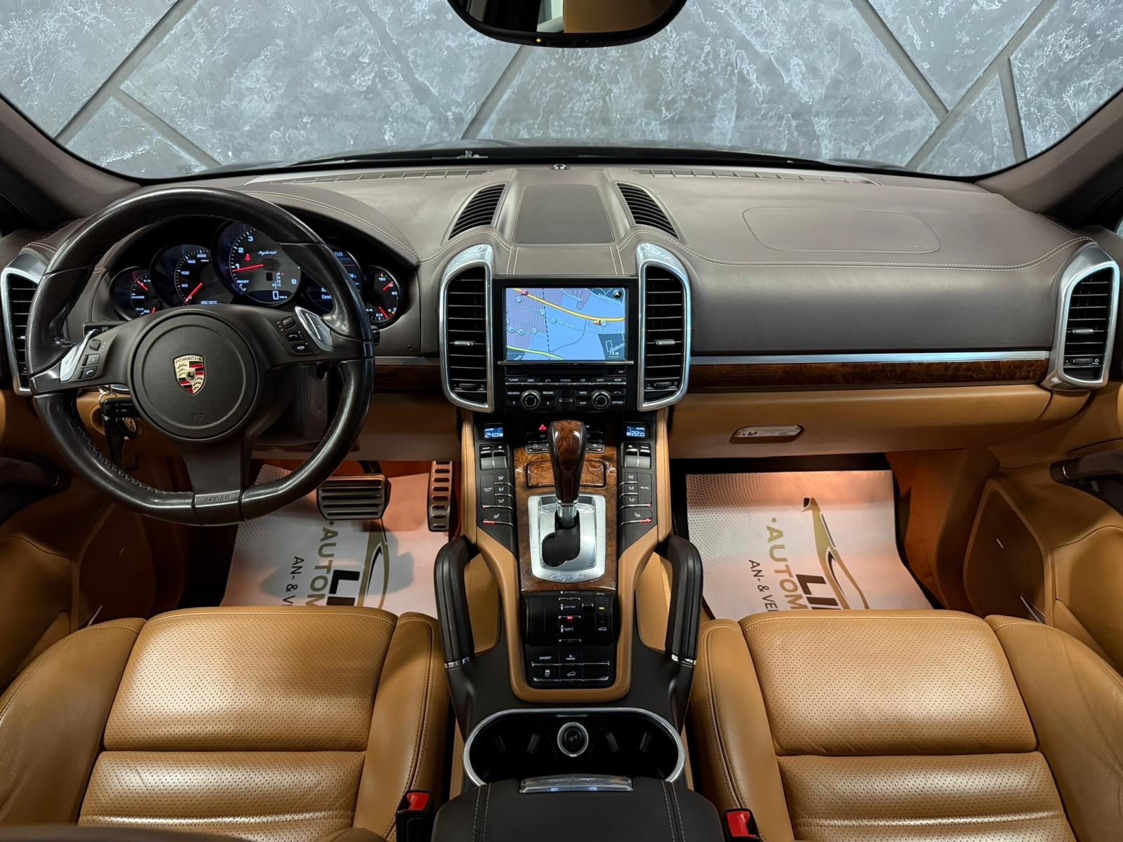 PORSCHE Cayenne S Hybrid-image-8