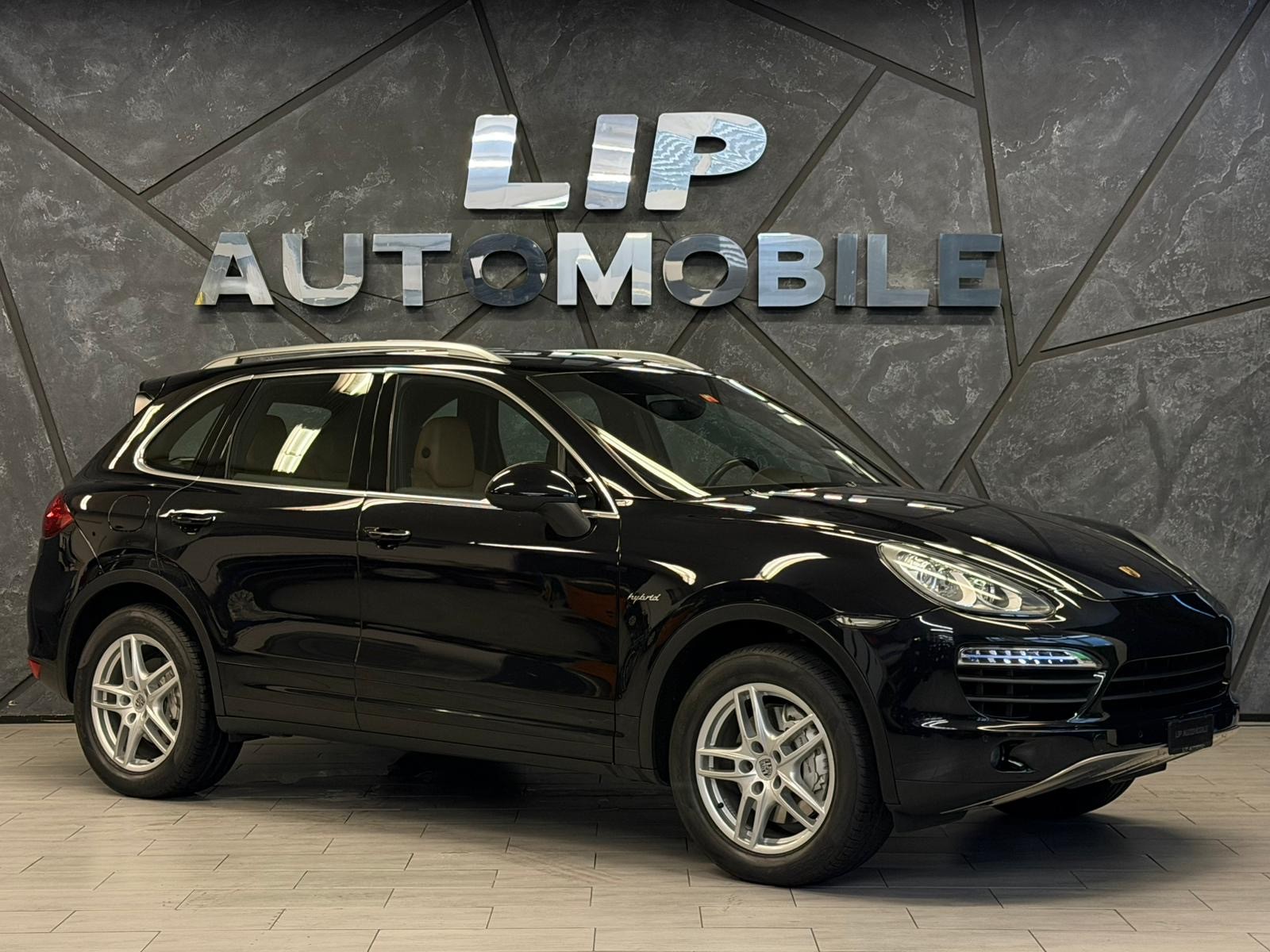 PORSCHE Cayenne S Hybrid-image-2