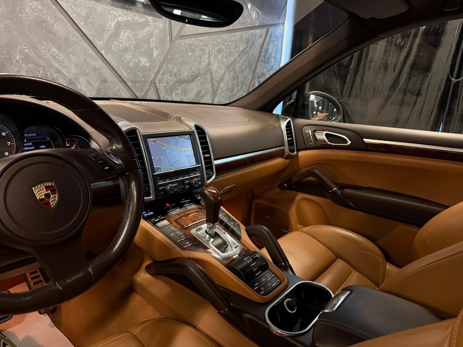 PORSCHE Cayenne S Hybrid-image-9
