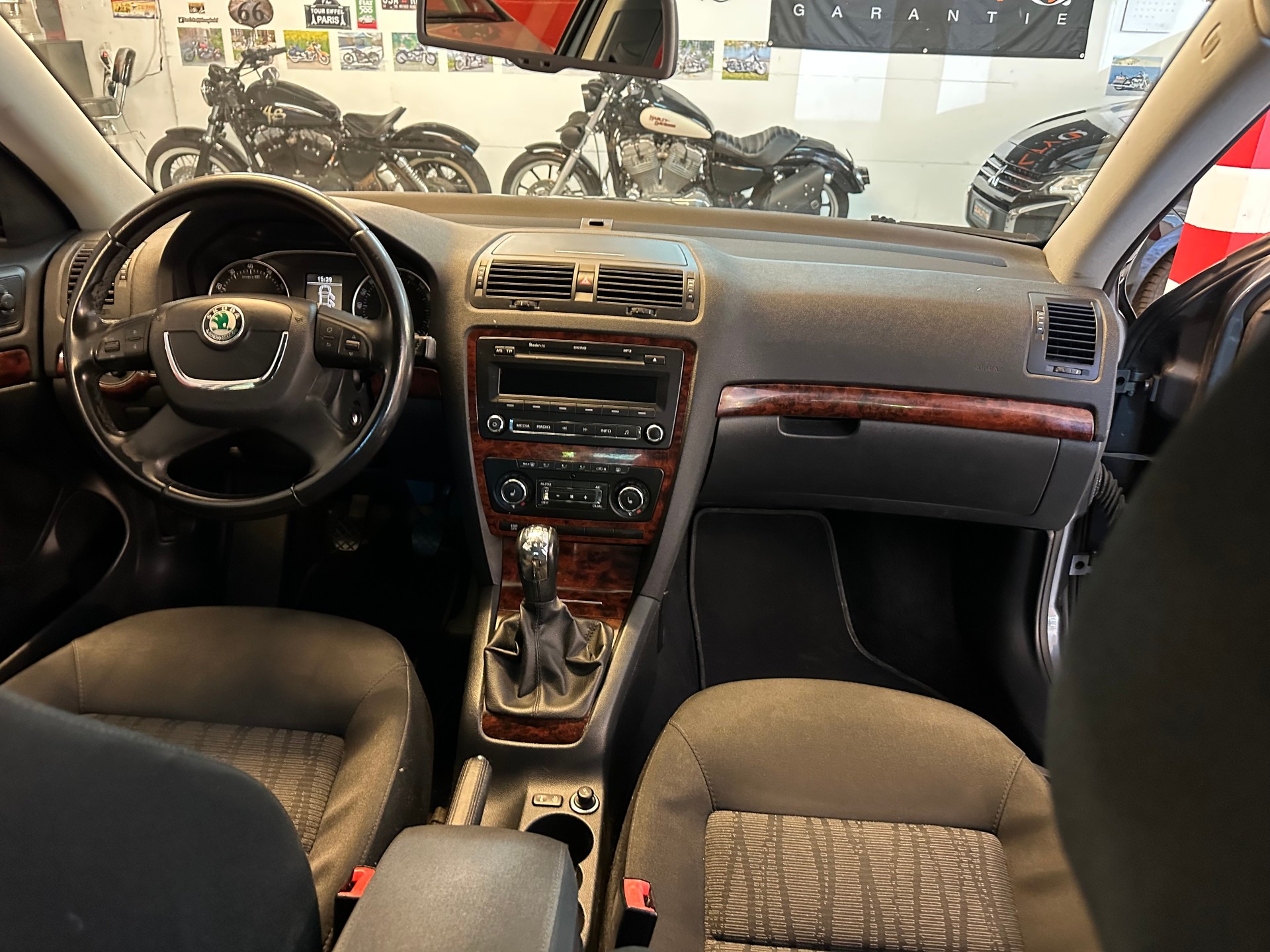 SKODA Octavia Combi 1.4 TSI Ambiente-image-7