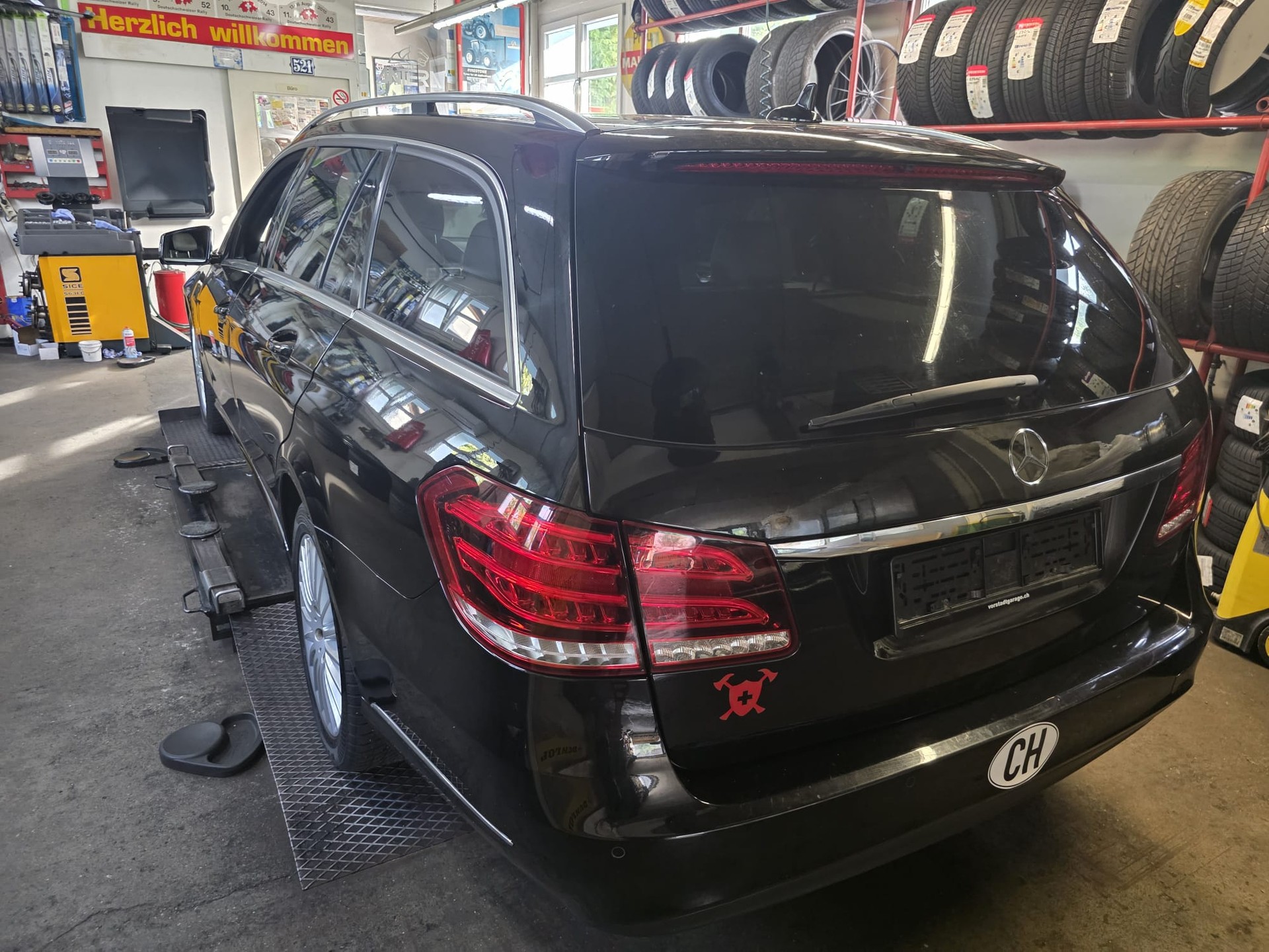 MERCEDES-BENZ E 250-image-5