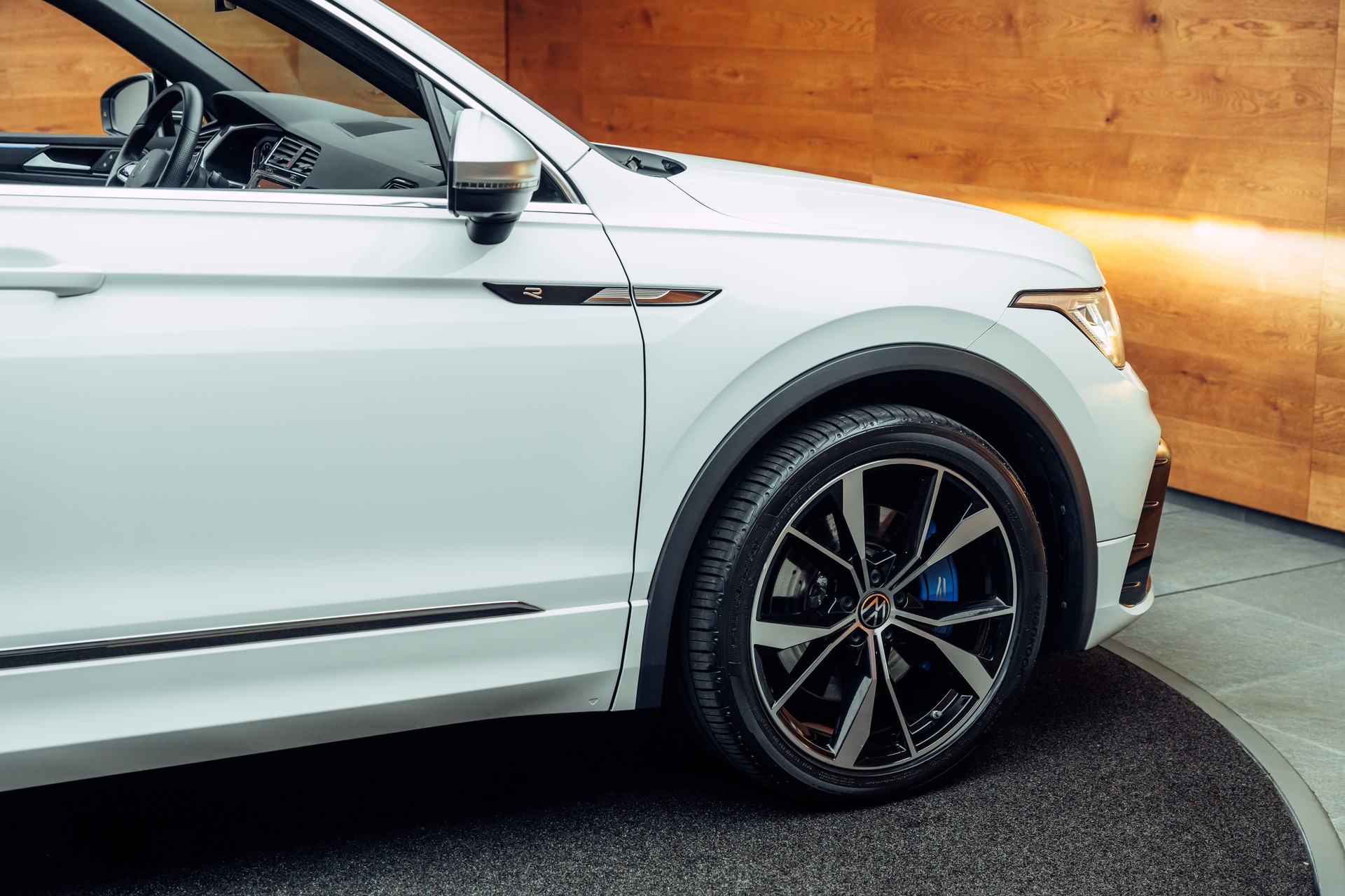 VW Tiguan 2.0TSI R 4Motion DSG-image-23