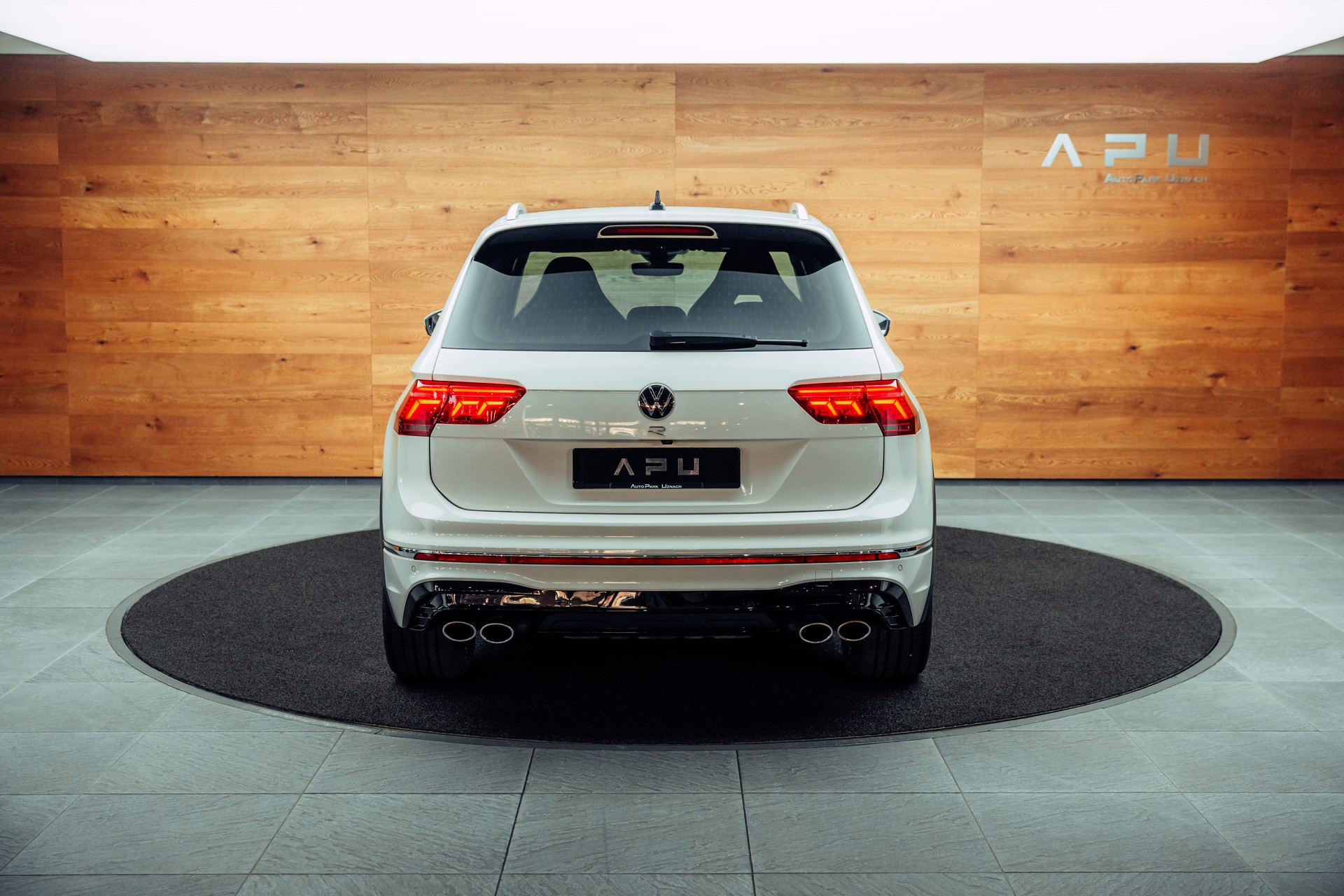 VW Tiguan 2.0TSI R 4Motion DSG-image-21